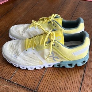 On Cloud Cloudflow v2 Mens Running Shoes Yellow White Sneakers Size 9.5